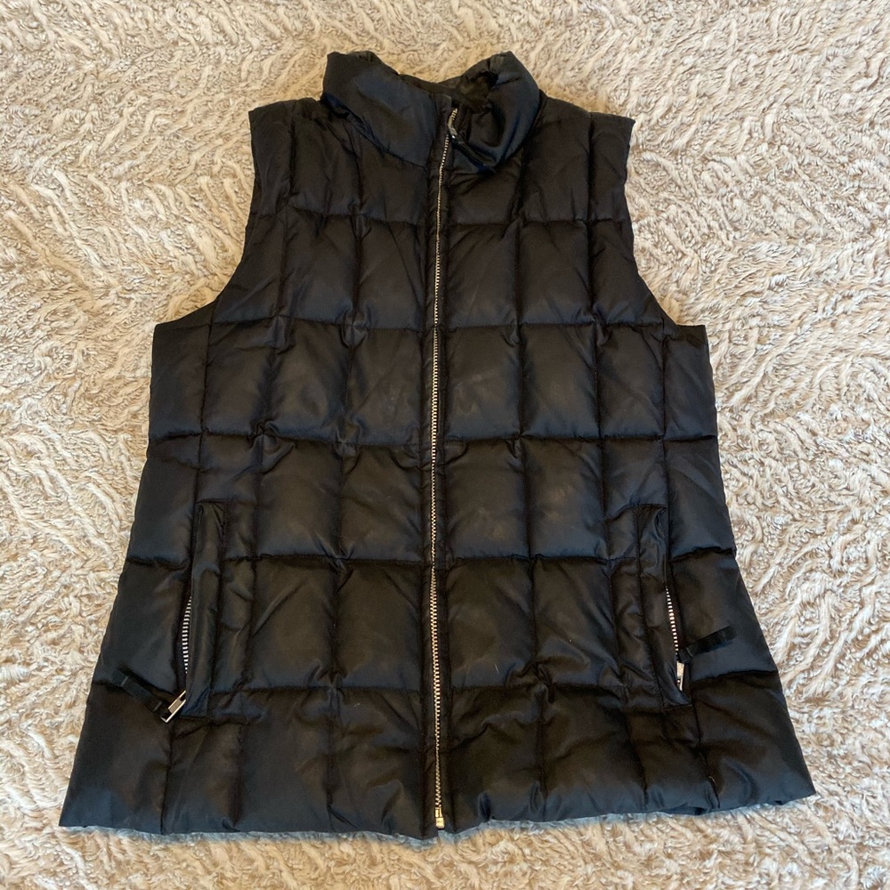 GAP women’s puffer vest